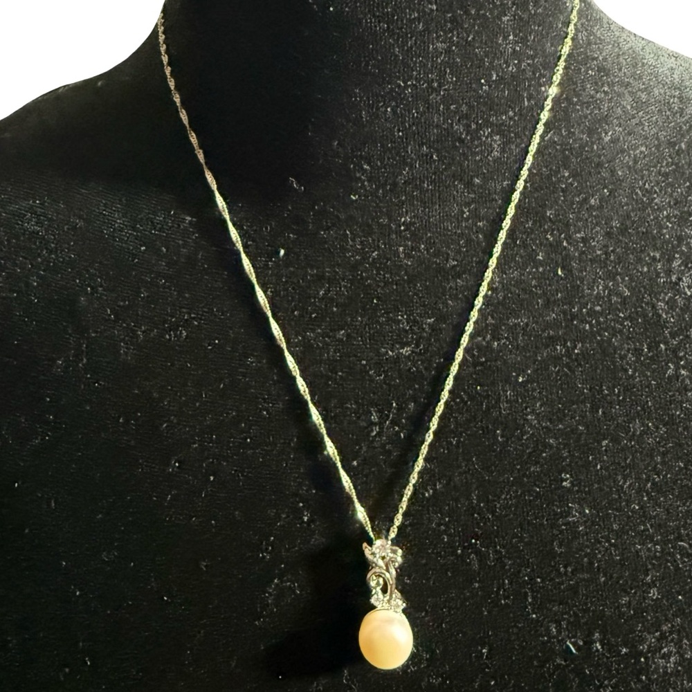 VINTAGE Sterling 925 Silver Single Freshwater Pearl and CZ Pendant Necklace - Picture 1 of 6